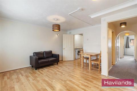 2 bedroom flat to rent, Waverley Road, Enfield