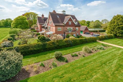 Flat 5, The Pavilion Eyhurst Park, Kingswood, Tadworth, KT20 6JP