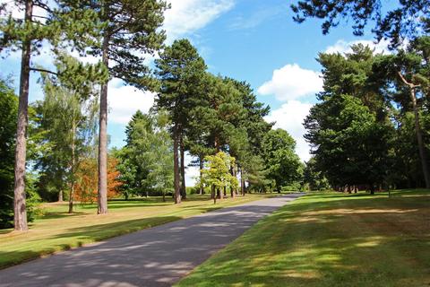 Flat 5, The Pavilion Eyhurst Park, Kingswood, Tadworth, KT20 6JP