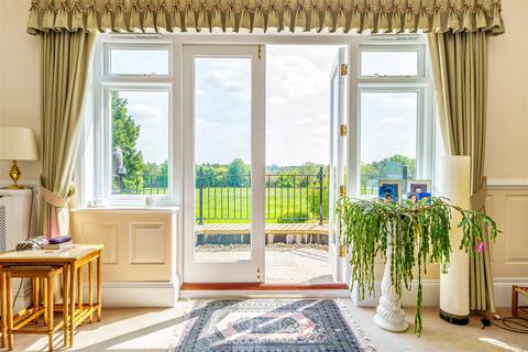 Flat 5, The Pavilion Eyhurst Park, Kingswood, Tadworth, KT20 6JP