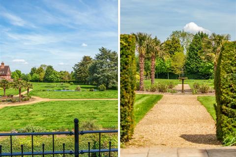 Flat 5, The Pavilion Eyhurst Park, Kingswood, Tadworth, KT20 6JP