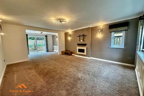 4 bedroom detached house to rent, Ball Grove Drive, Colne BB8