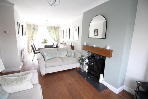 3 bedroom semi-detached house for sale, Earlswood Crescent, Leeds LS25