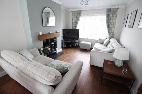 3 bedroom semi-detached house for sale, Earlswood Crescent, Leeds LS25