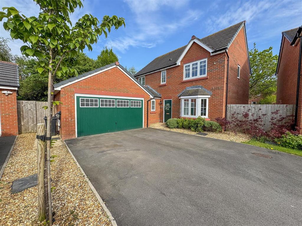 Llwyn Collen, New Brighton, Mold 4 bed detached house for sale £400,000