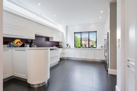 57 Green Curve, Banstead, SM7 1NS
