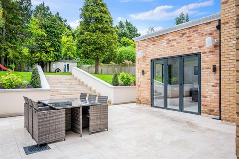 57 Green Curve, Banstead, SM7 1NS