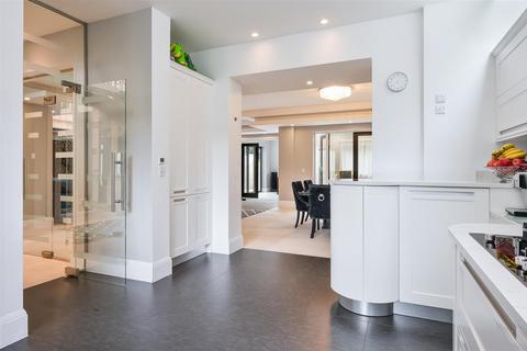 57 Green Curve, Banstead, SM7 1NS