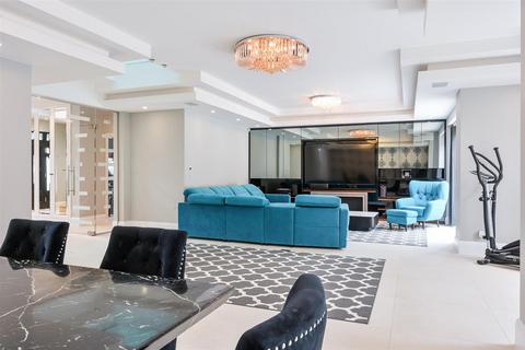 57 Green Curve, Banstead, SM7 1NS