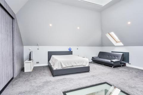 57 Green Curve, Banstead, SM7 1NS