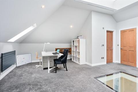 57 Green Curve, Banstead, SM7 1NS