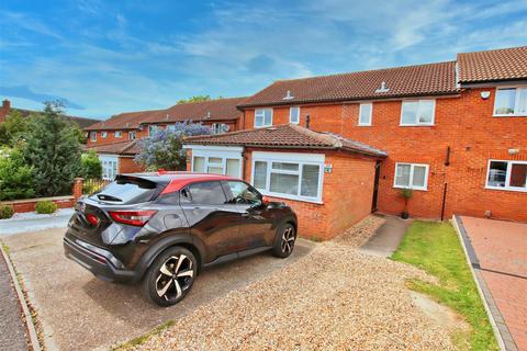 3 bedroom terraced house for sale, Redwood Rise, Borehamwood