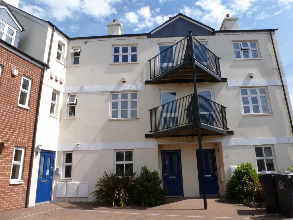 Redworth Court, Totnes 4 bed terraced house to rent £1,350 pcm (£312 pw)