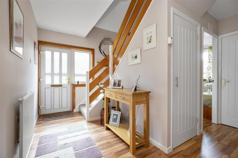 25 Bickram Crescent, Comrie, Dunfermline, KY12 9XL