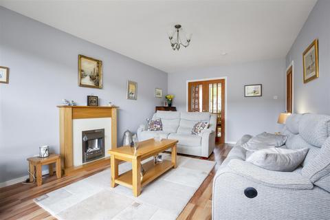 25 Bickram Crescent, Comrie, Dunfermline, KY12 9XL