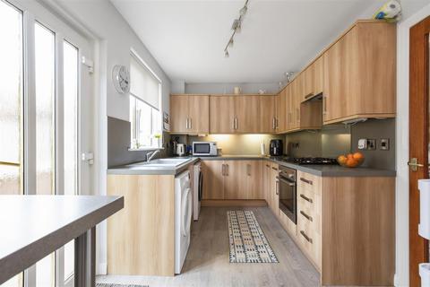 25 Bickram Crescent, Comrie, Dunfermline, KY12 9XL