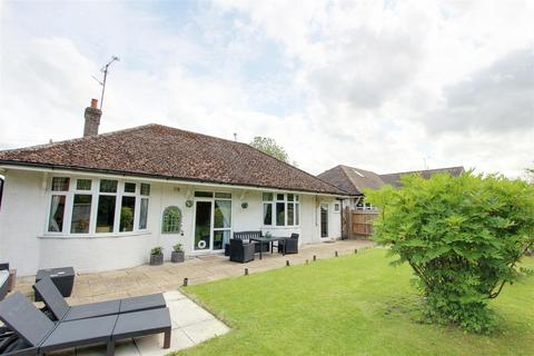 3 bedroom detached house for sale, Dundale Road, Tring