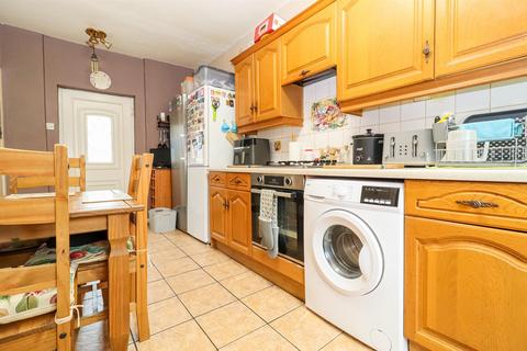 3 bedroom semi-detached house for sale, Milton Crescent, Wakefield WF2
