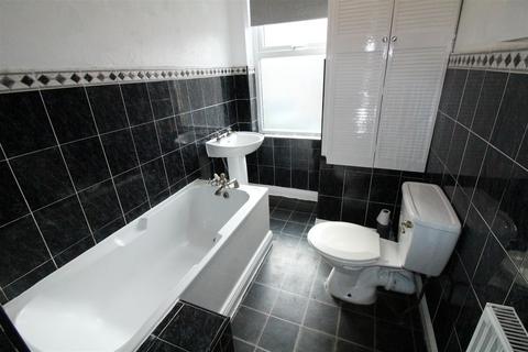 1 bedroom terraced house to rent, South Parade, Cleckheaton