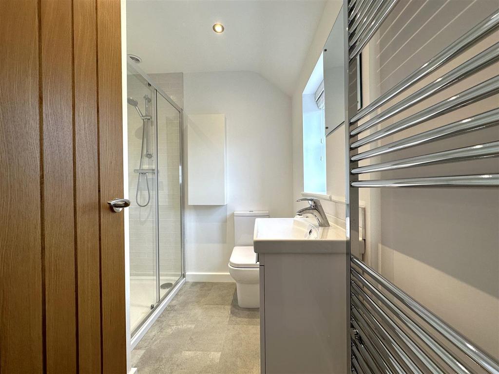 Stylish Modern En-Suite 888