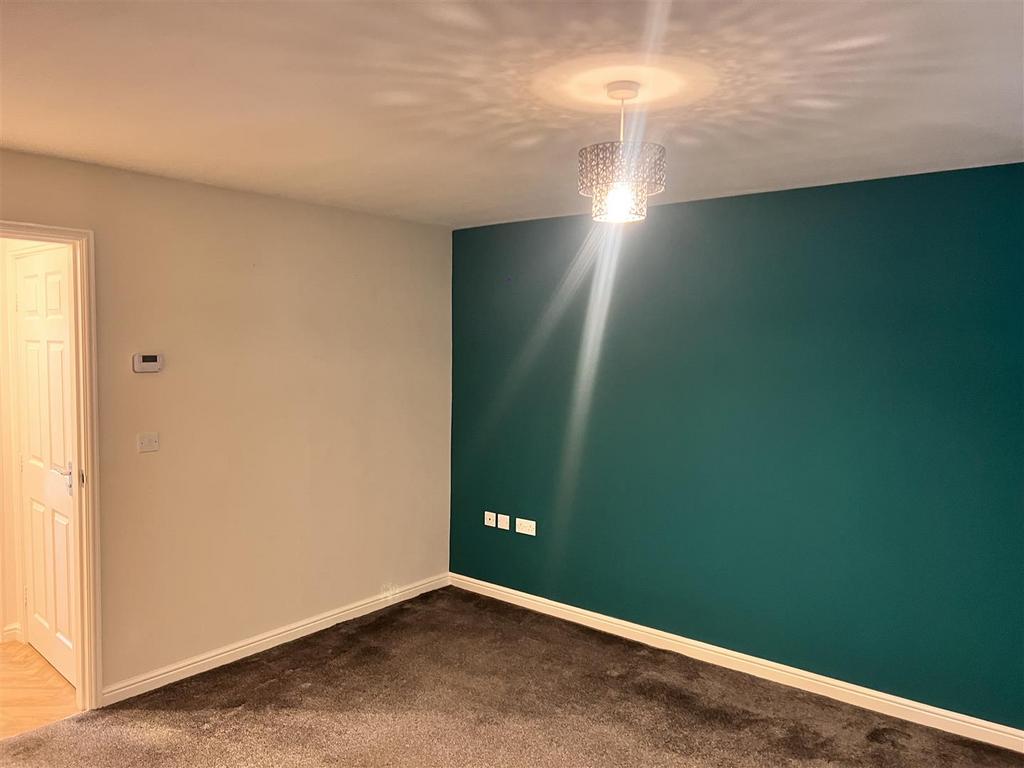Forest Road, Sunderland SR4 3 bed semidetached house £775 pcm (£179 pw)