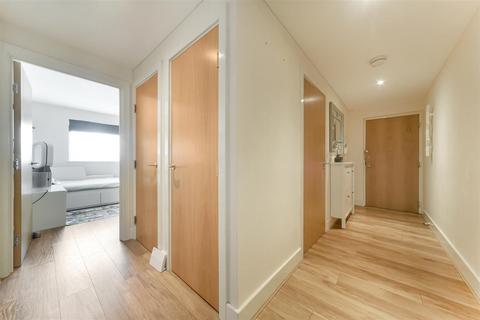 2 bedroom flat for sale, Church Street, Epsom