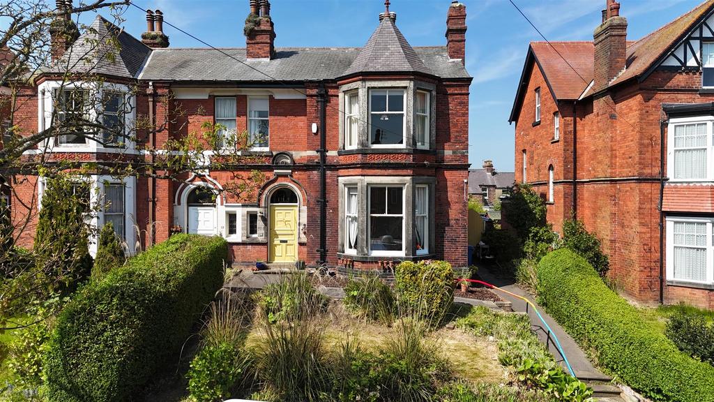 Stepney Road, Scarborough 5 bed semidetached house for sale £450,000