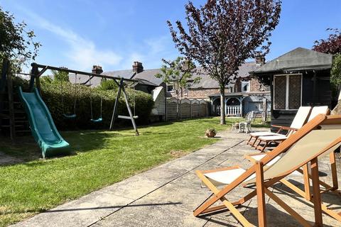 11 Stepney Road, Scarborough, YO12 5BN