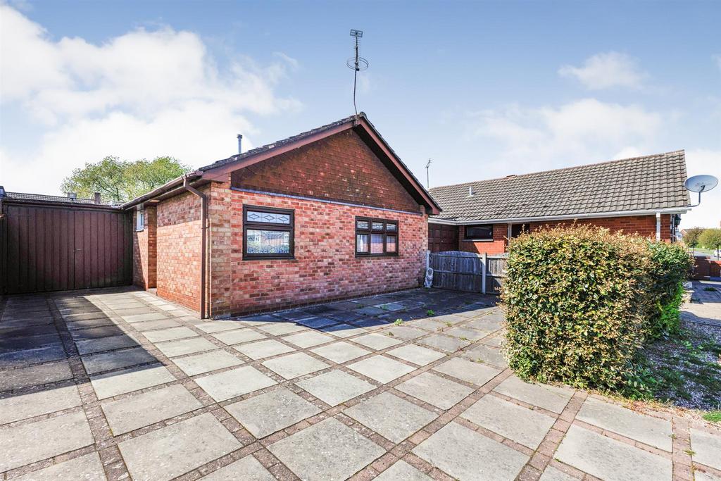 The Raywoods, Nuneaton 2 bed semidetached bungalow for sale £232,500