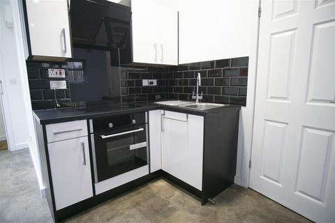 1 bedroom in a house share to rent, Studio Flat to Let on Geoffrey Street, Preston