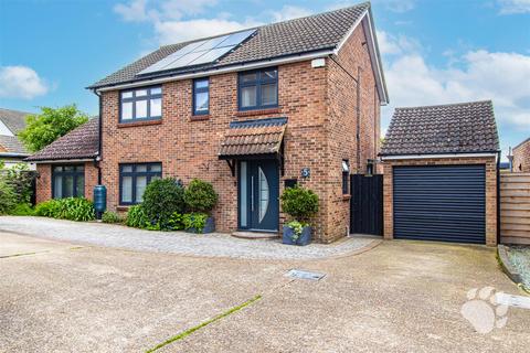 4 bedroom detached house for sale, Mountfields, Basildon SS13