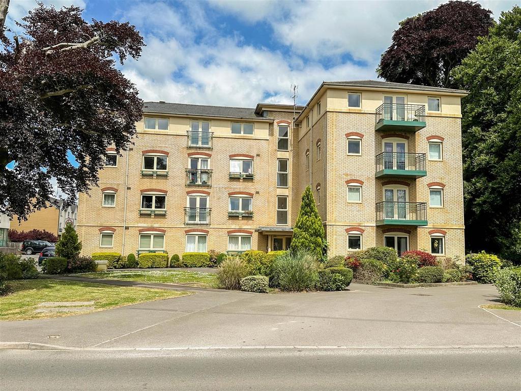 Sir Bernard Lovell Road, Malmesbury 1 bed flat for sale £180,000