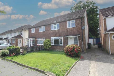 3 bedroom house to rent, Parkway , Pound Hill, Crawley, West Sussex. RH10 3BS