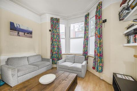 2 bedroom flat for sale, Lea Bridge Road, London E10