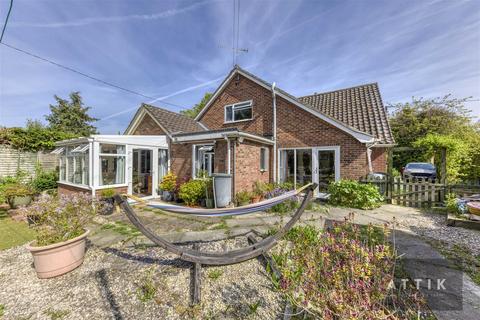 5 bedroom chalet for sale, Prince Of Wales Road, Upton