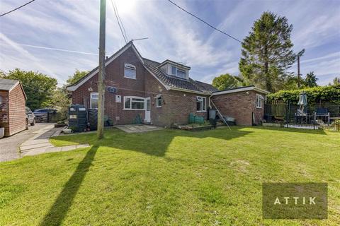 5 bedroom chalet for sale, Prince Of Wales Road, Upton