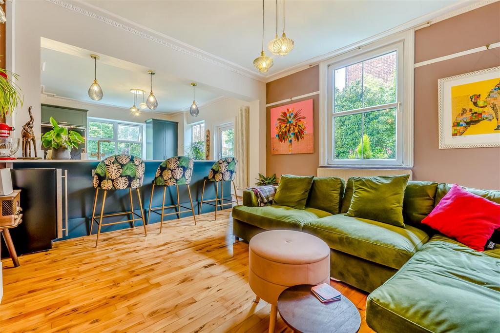 Kitchen/Sitting Area