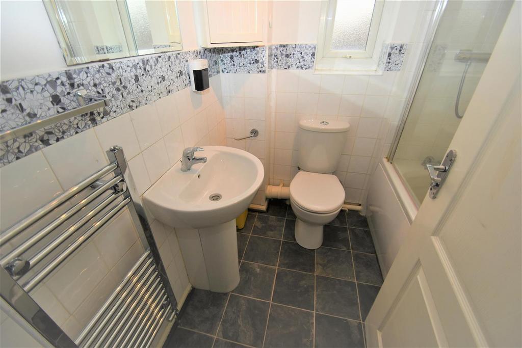 C65 Bathroom.jpg
