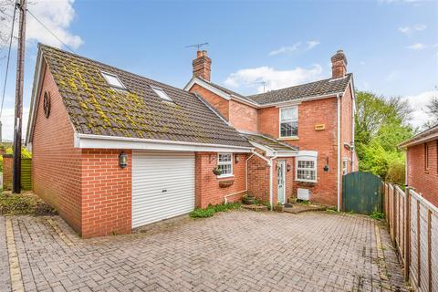 4 bedroom detached house for sale, Mead Hedges, Andover