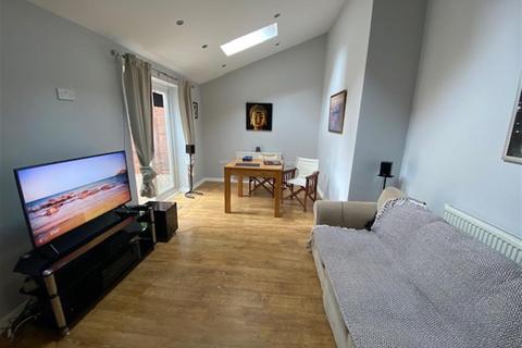 2 bedroom flat to rent, Upper St. John Street, Lichfield, WS14 9ED