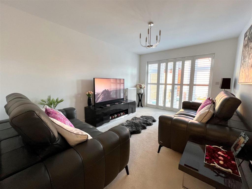 Sitting room 2.jpg