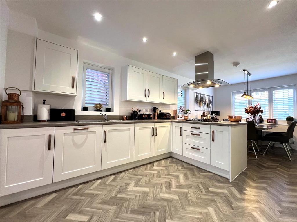Kitchen 4.jpg