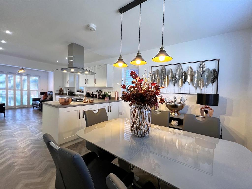 Kitchen dining.jpg
