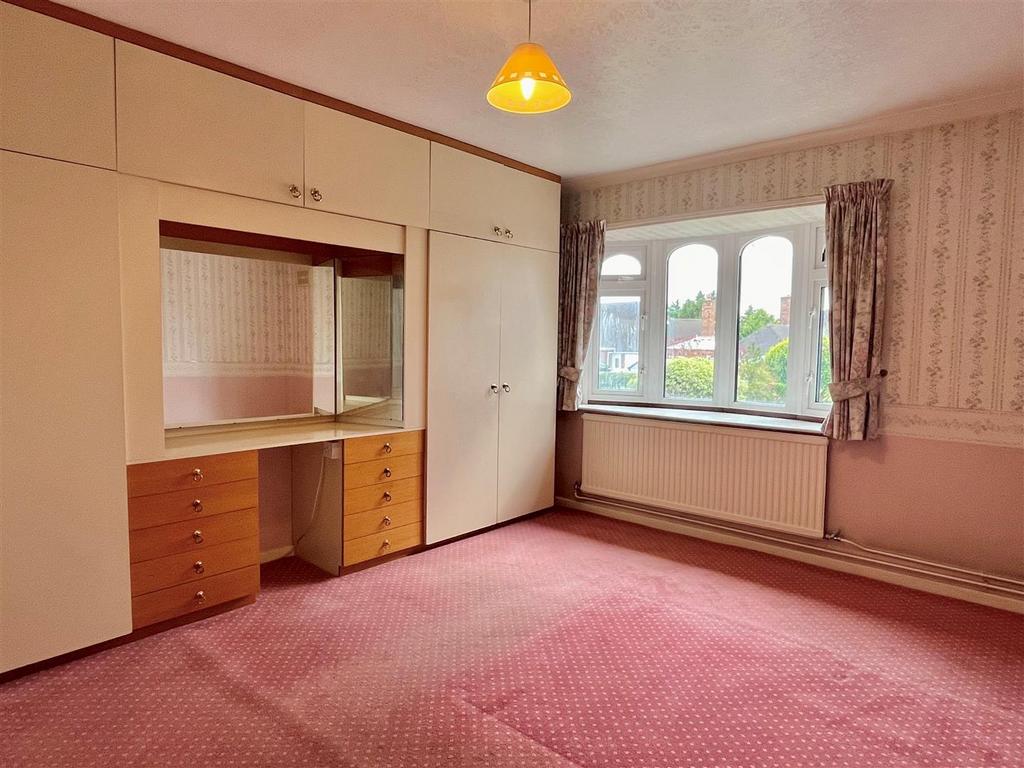 Bedroom 1.jpg
