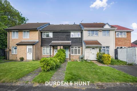 77 Copperfields Way, Romford, RM3 0XE
