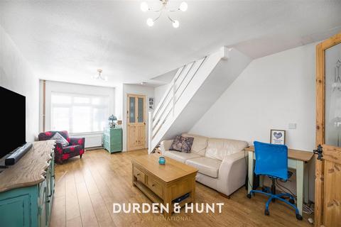 77 Copperfields Way, Romford, RM3 0XE