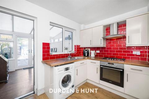 77 Copperfields Way, Romford, RM3 0XE