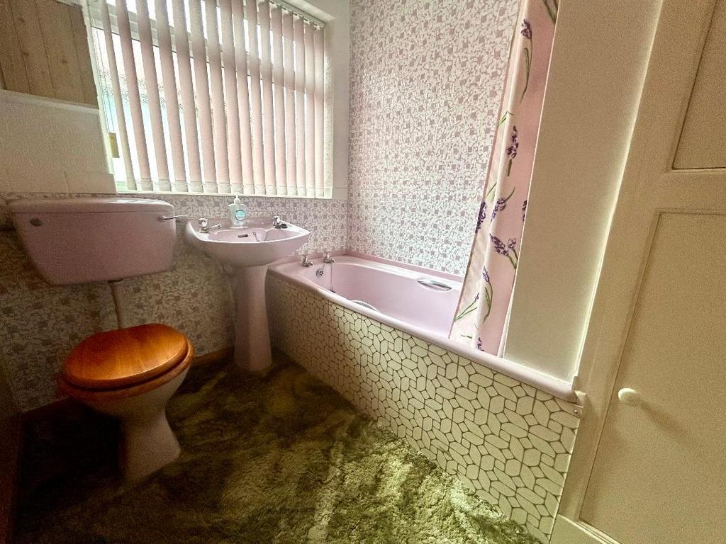 Bathroom v1.jpg