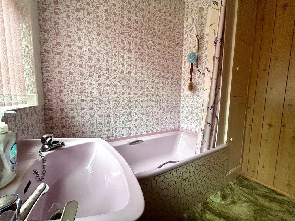 Bathroom v2.jpg