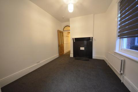 3 bedroom flat to rent, Crownstone Road, Brixton SW2